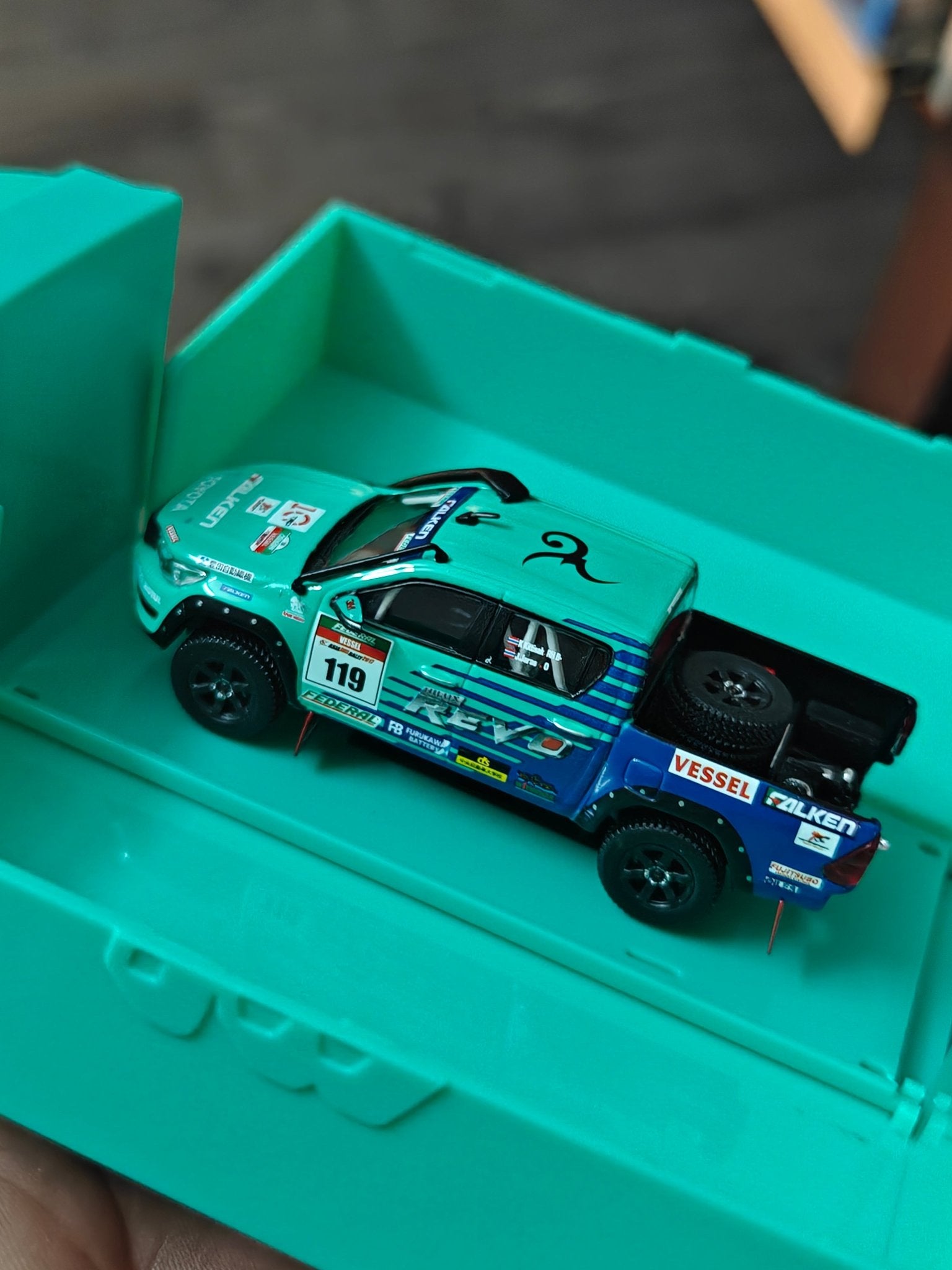 Tarmac Works Toyota Hilux AXCR 2017 with Truck (Open Box) - Kinder Logs