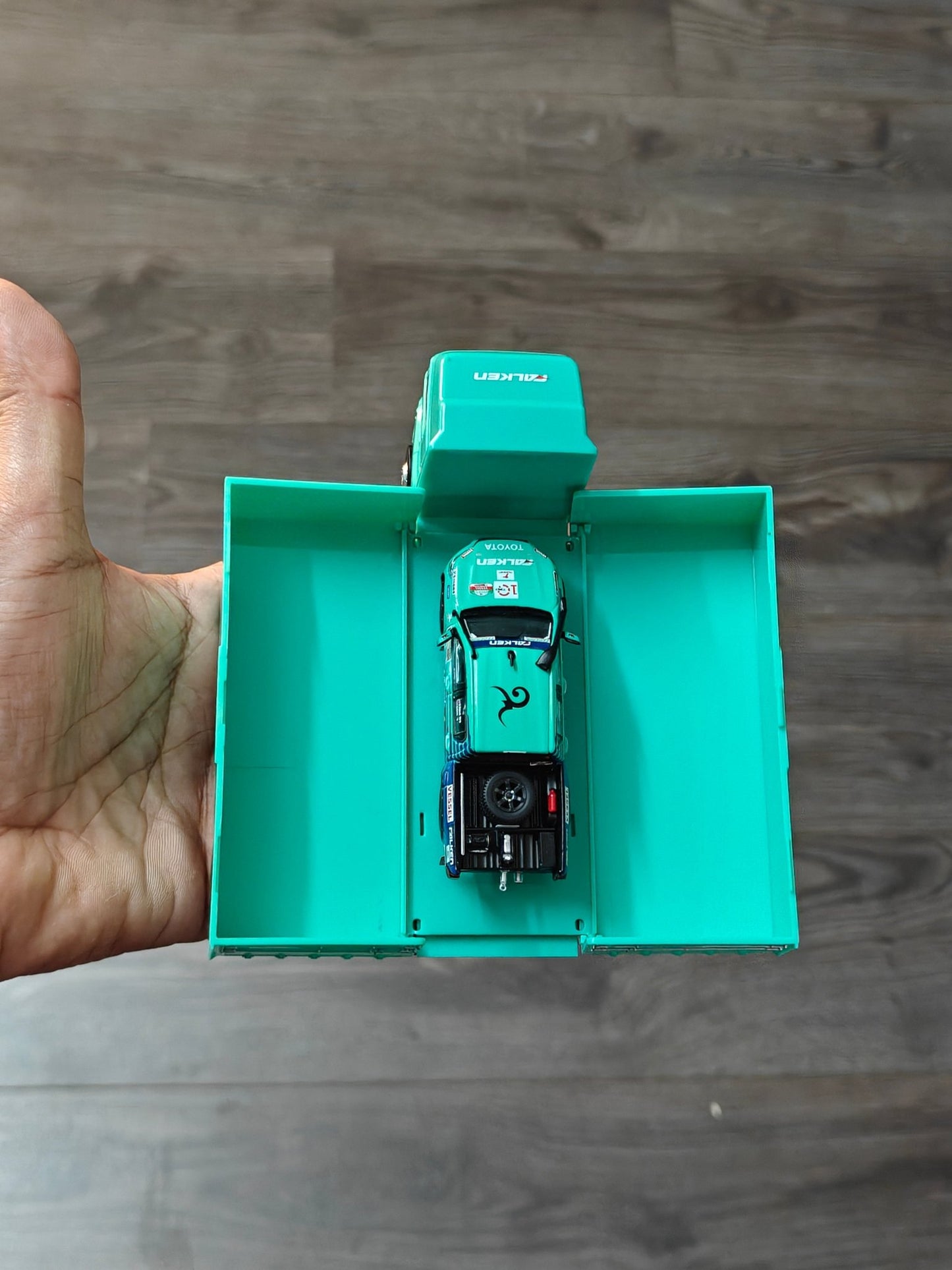 Tarmac Works Toyota Hilux AXCR 2017 with Truck (Open Box) - Kinder Logs