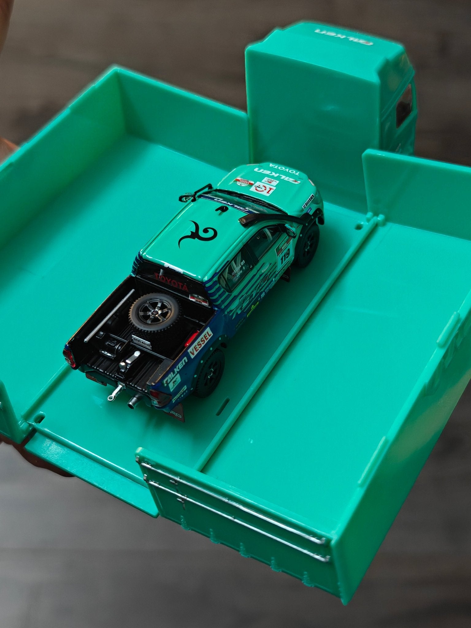 Tarmac Works Toyota Hilux AXCR 2017 with Truck (Open Box) - Kinder Logs