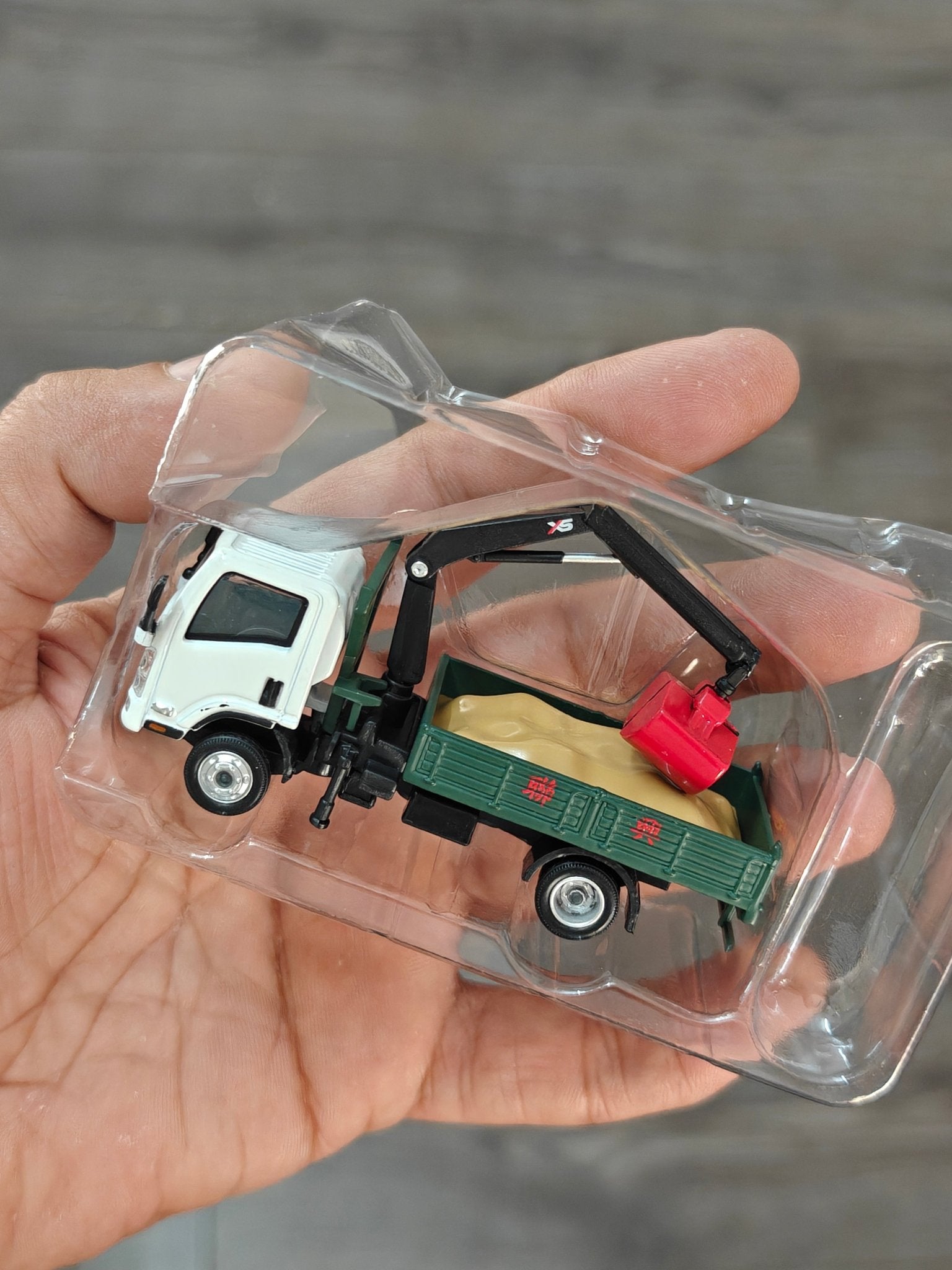 Tiny City Isuzu N Series Grab Lorry Truck (Open Box) - Kinder Logs