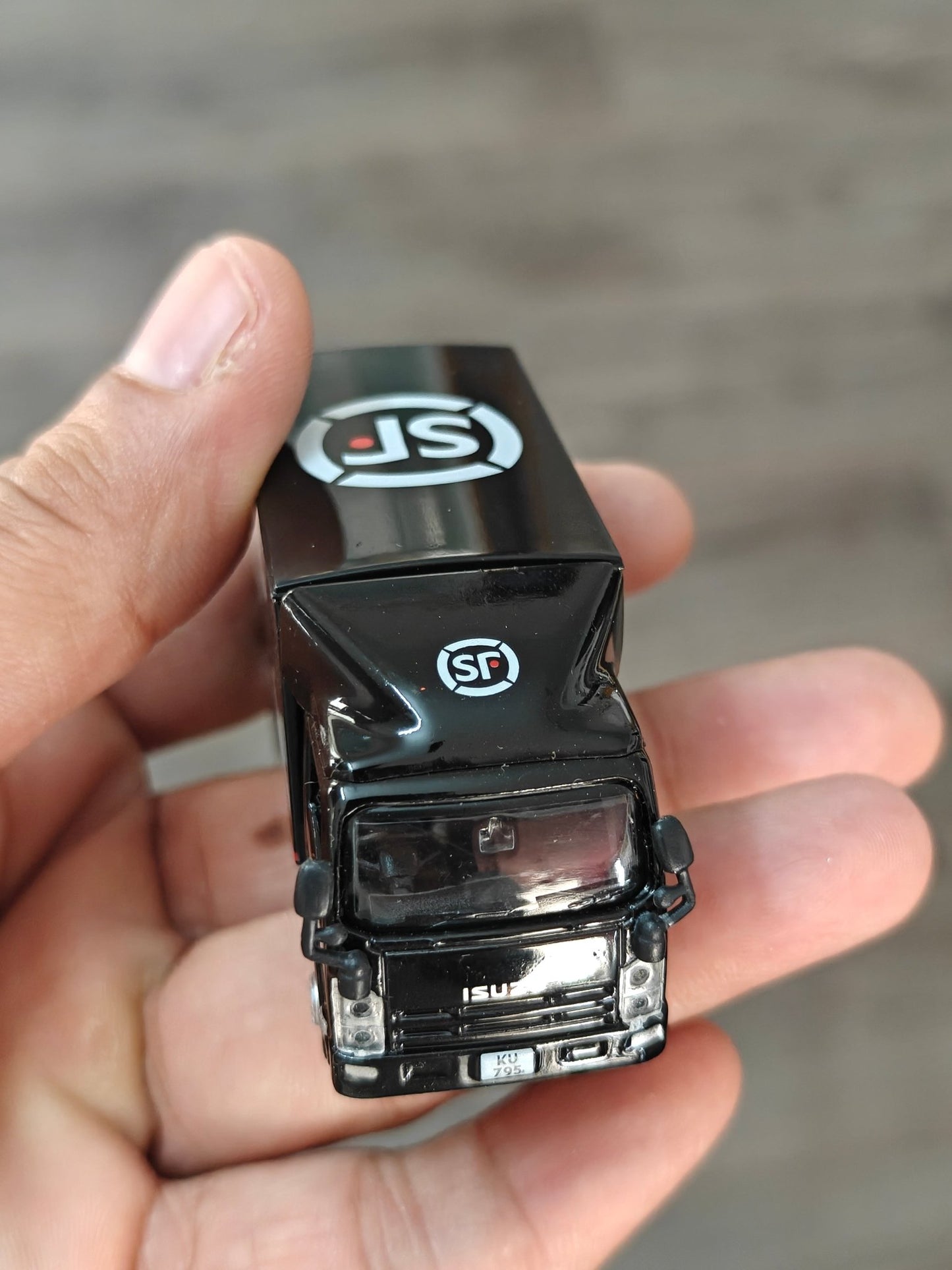 Tiny City Isuzu N Series SF Express Truck - Kinder Logs