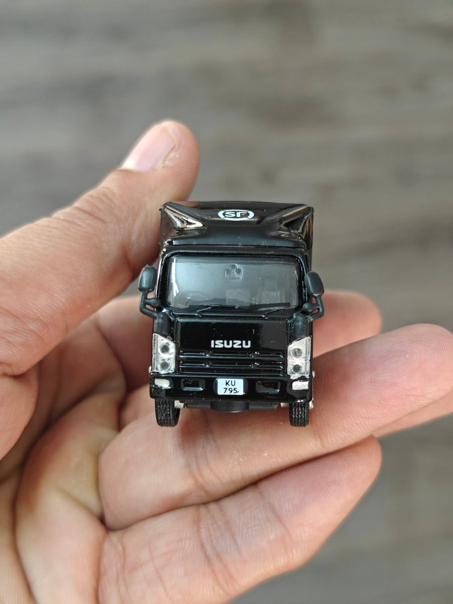 Tiny City Isuzu N Series SF Express Truck - Kinder Logs