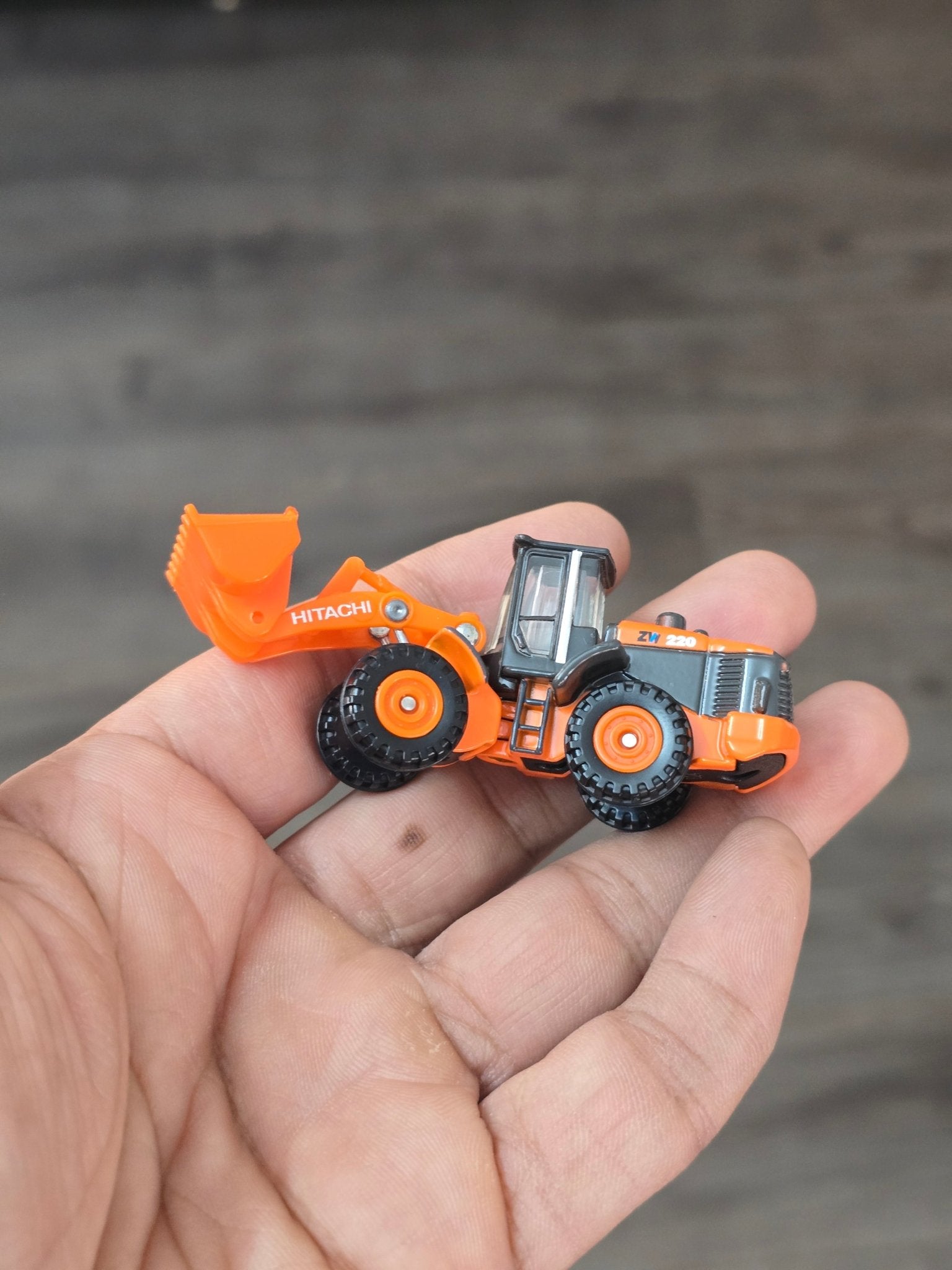 Tomica Hitachi Wheel Loader ZW220 (Uncarded - New) - Kinder Logs