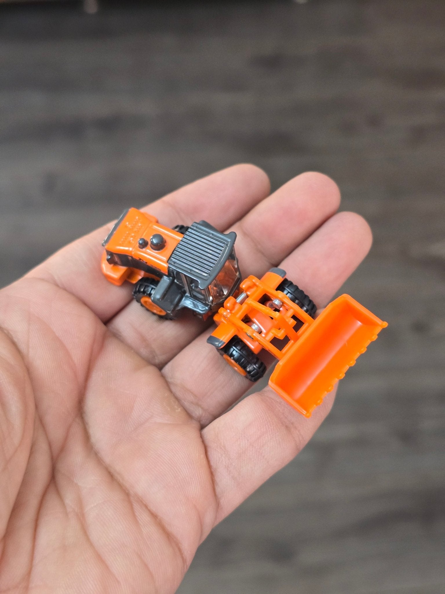 Tomica Hitachi Wheel Loader ZW220 (Uncarded - New) - Kinder Logs