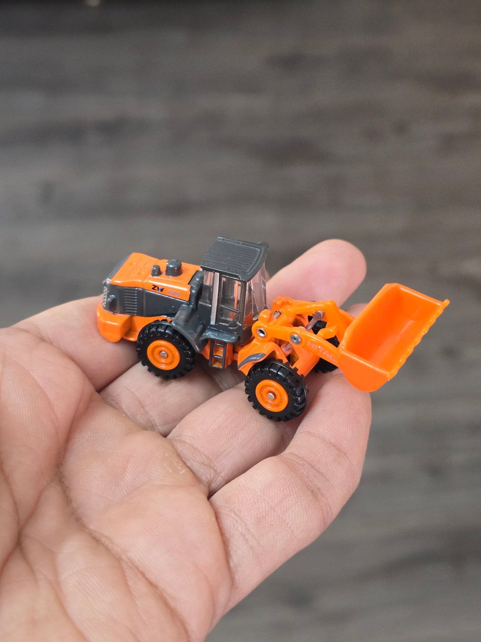 Tomica Hitachi Wheel Loader ZW220 (Uncarded - New) - Kinder Logs