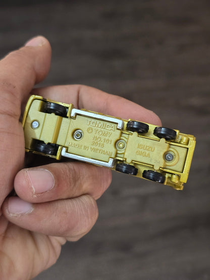 Tomica Isuzu Giga Dump Truck (Uncarded - New) - Kinder Logs