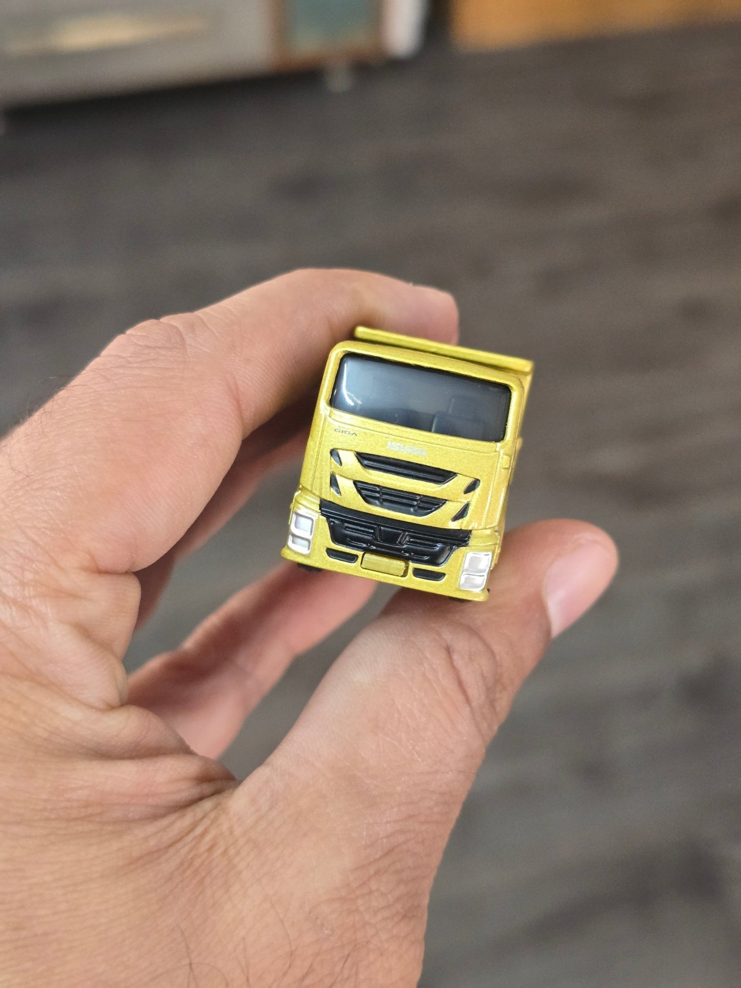 Tomica Isuzu Giga Dump Truck (Uncarded - New) - Kinder Logs