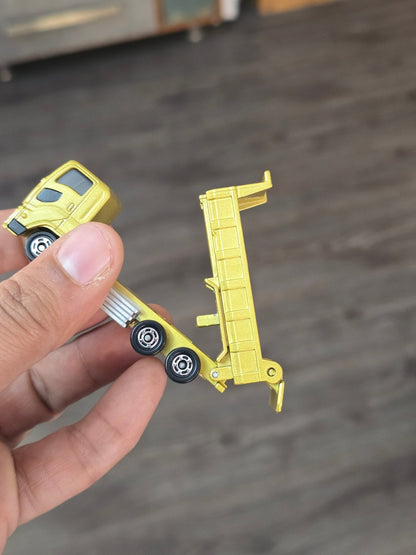Tomica Isuzu Giga Dump Truck (Uncarded - New) - Kinder Logs