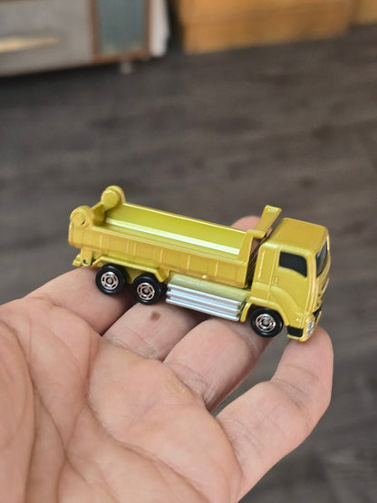 Tomica Isuzu Giga Dump Truck (Uncarded - New) - Kinder Logs