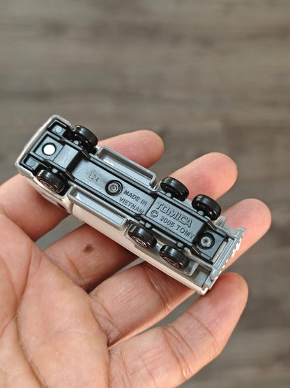 Tomica UD Trucks Quon Eneos Tank Lorry (Tomica 90 - Open Box) - Kinder Logs