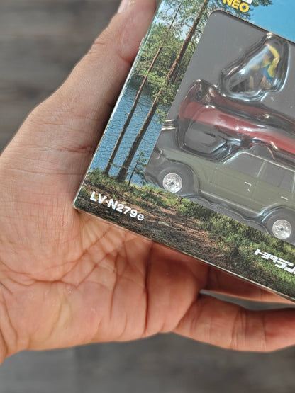 Tomytec LV-N279e Toyota Land Cruiser 60 - Olive (Canoe, Figurines Included) - Kinder Logs
