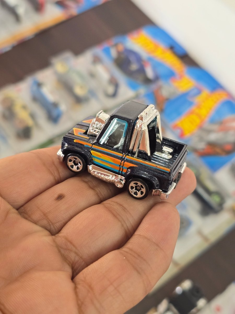 Tooned Hot Wheels 1983 Chevrolet Silverado (Uncarded) - Kinder Logs