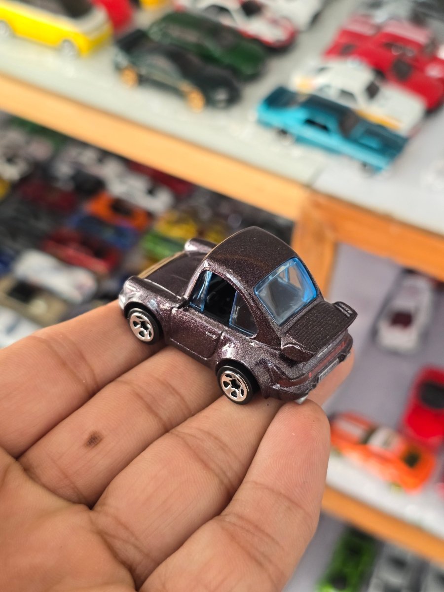 Tooned Hot Wheels Porsche 911 Turbo (Uncarded) - Kinder Logs