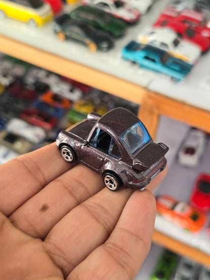 Tooned Hot Wheels Porsche 911 Turbo (Uncarded) - Kinder Logs