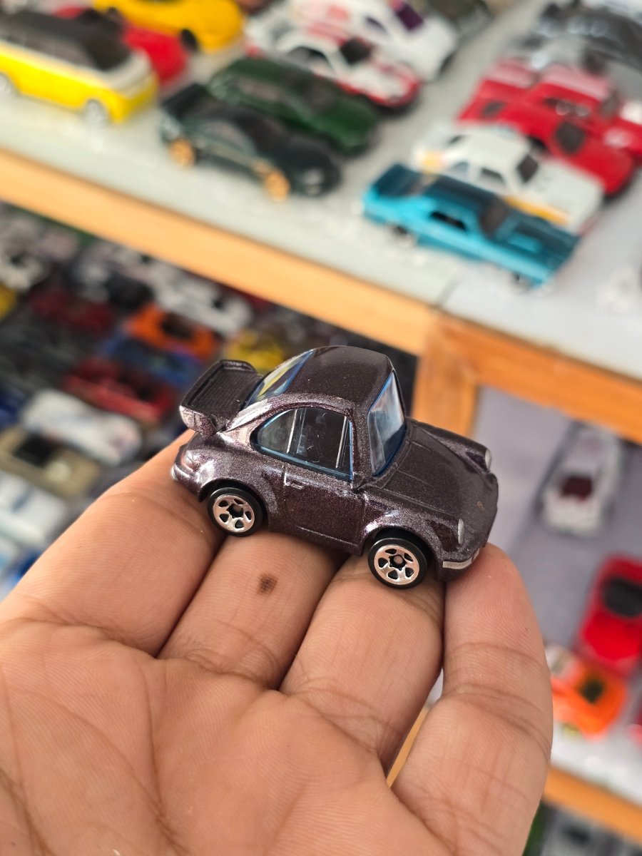 Tooned Hot Wheels Porsche 911 Turbo (Uncarded) - Kinder Logs