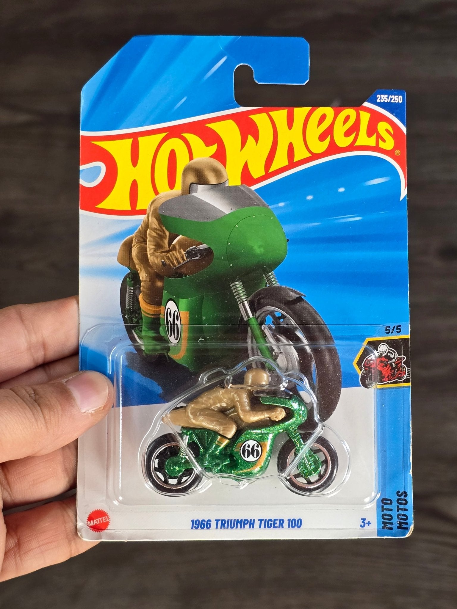 Treasure Hunt Hot Wheels 1966 Triumph Tiger 100 (Carded) - Kinder Logs