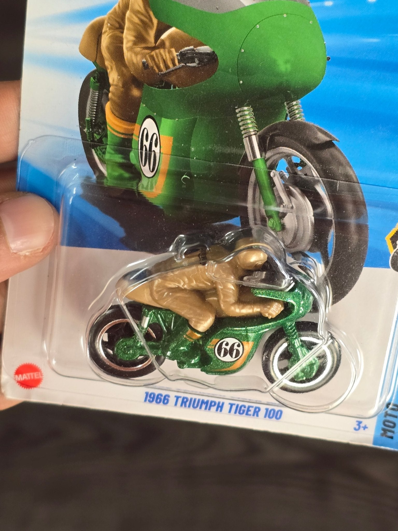 Treasure Hunt Hot Wheels 1966 Triumph Tiger 100 (Carded) - Kinder Logs