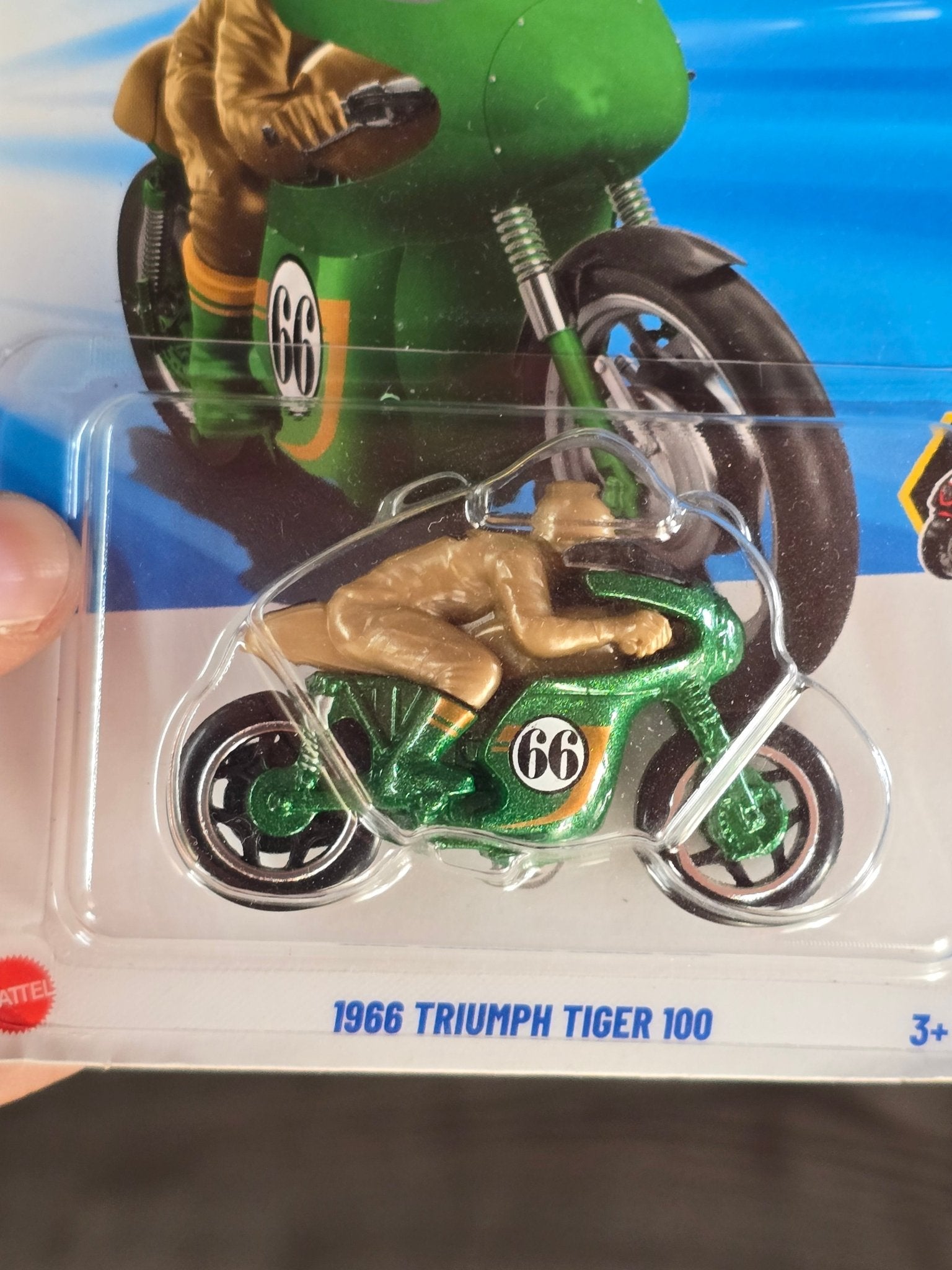 Treasure Hunt Hot Wheels 1966 Triumph Tiger 100 (Carded) - Kinder Logs