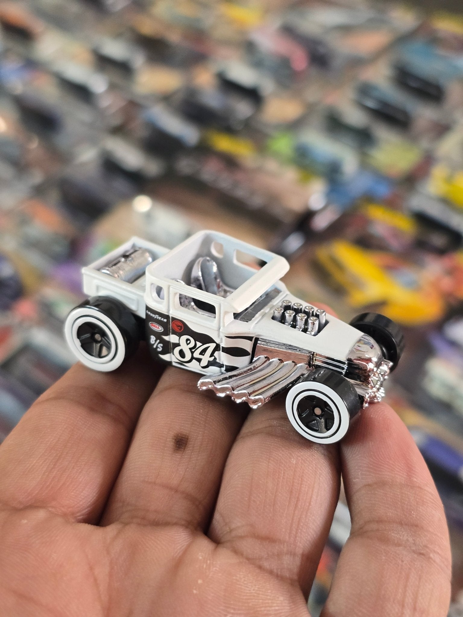 Treasure Hunt Hot Wheels Bone Shaker (Uncarded) - Kinder Logs