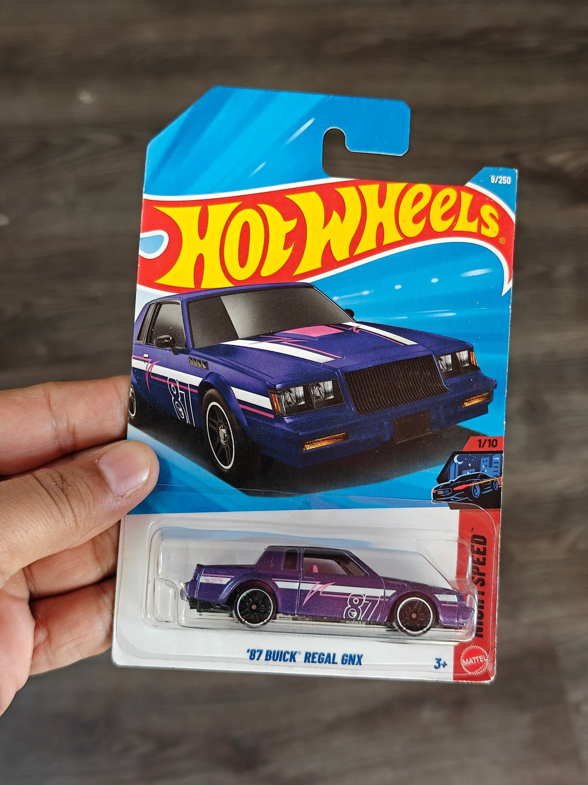 Treasure Hunt Hot Wheels Buick Regal GNX (Carded) - Kinder Logs