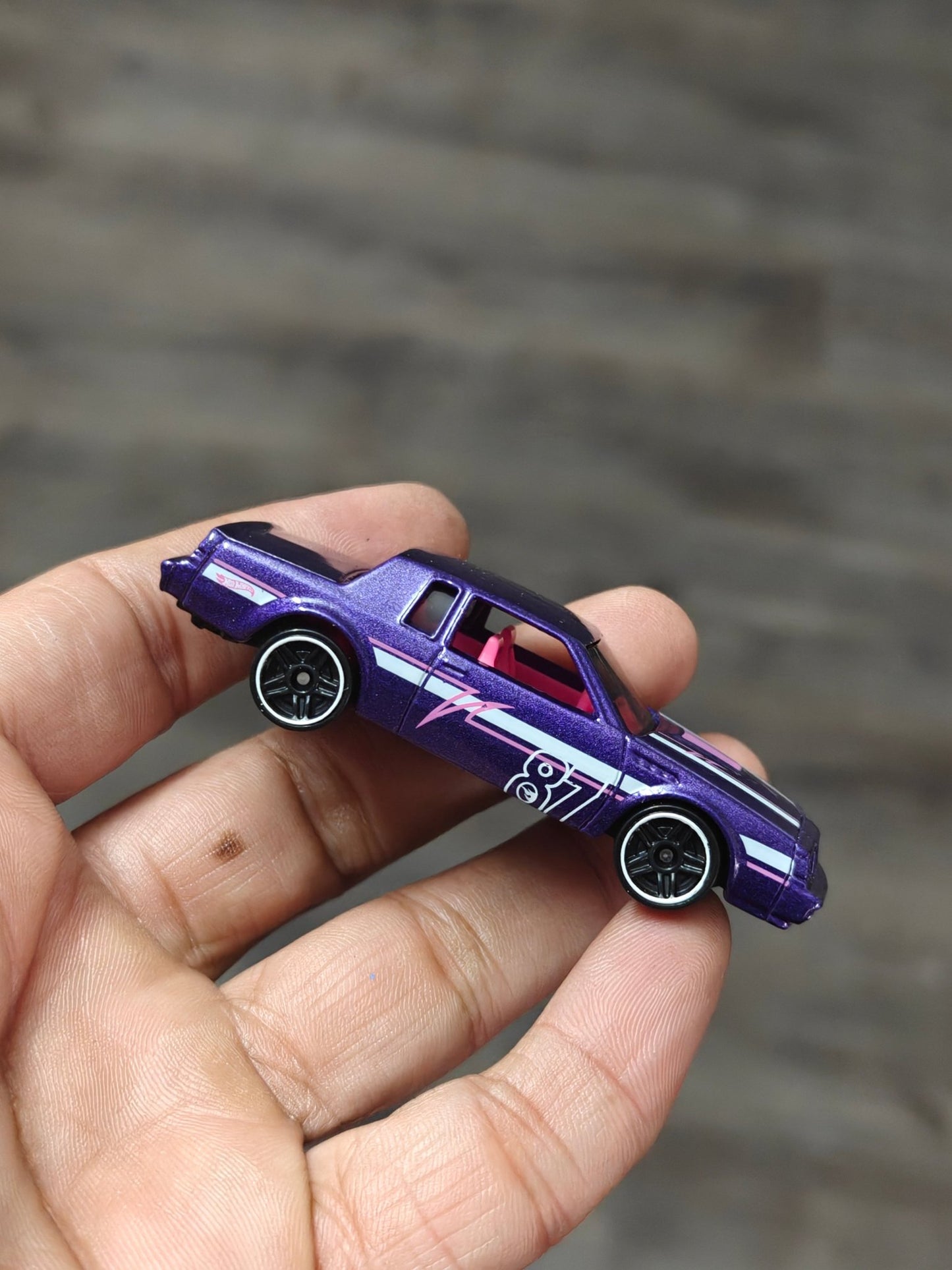 Treasure Hunt Hot Wheels Buick Regal GNX - Purple (Uncarded - New) - Kinder Logs
