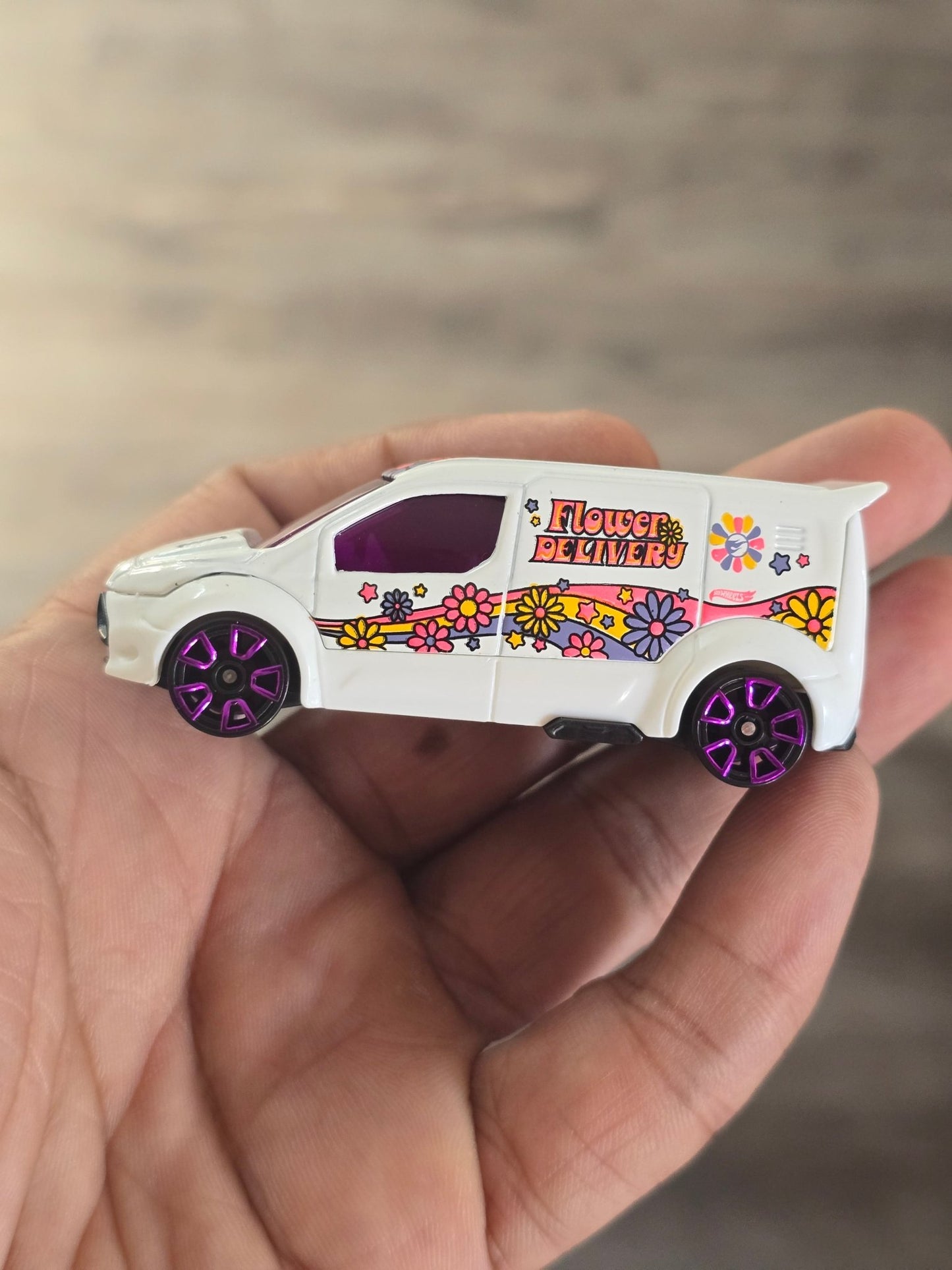 Treasure Hunt Hot Wheels Ford Transit Flower Delivery Van (Uncarded - New) - Kinder Logs
