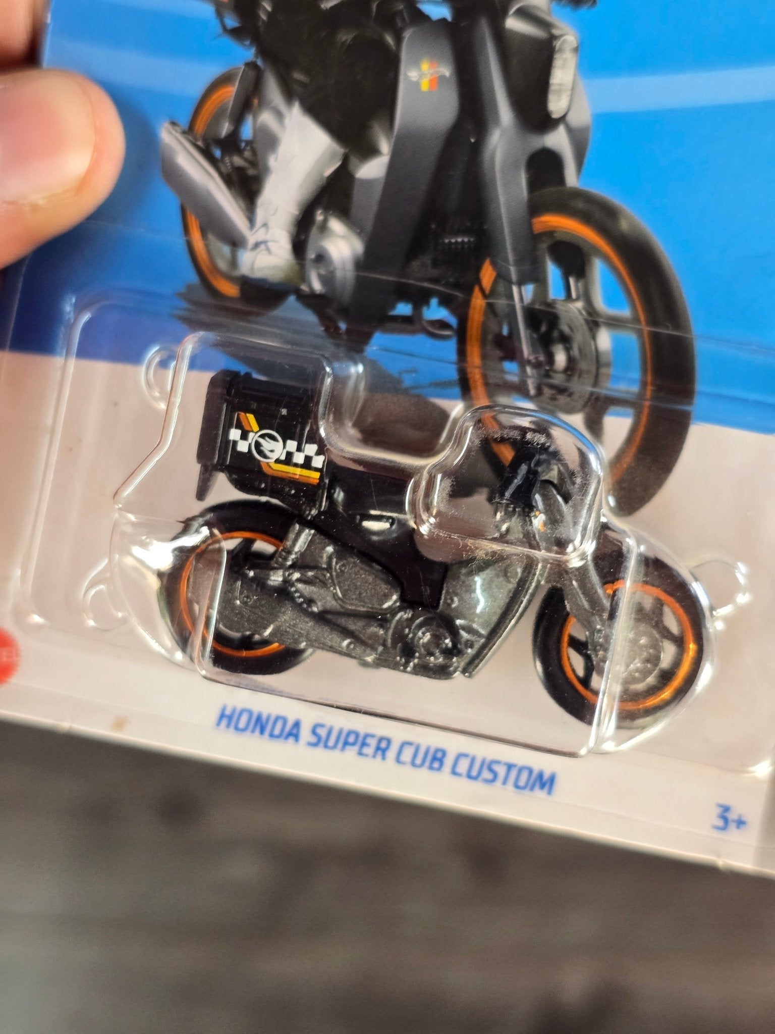 Treasure Hunt Hot Wheels Honda Super Cub Custom (Carded) - Kinder Logs