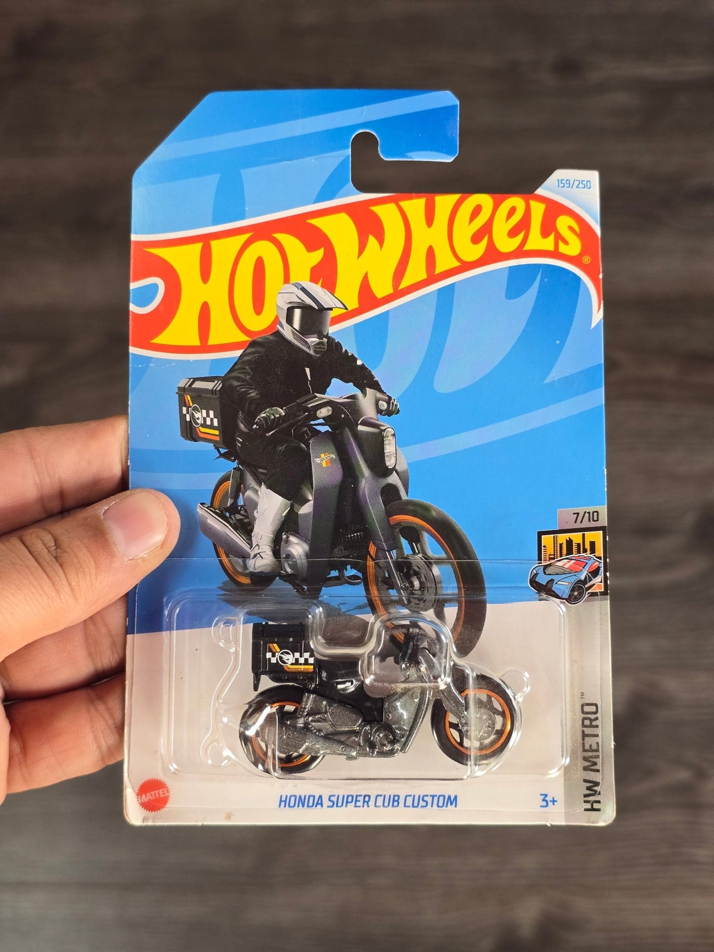 Treasure Hunt Hot Wheels Honda Super Cub Custom (Carded) - Kinder Logs
