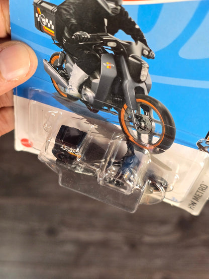 Treasure Hunt Hot Wheels Honda Super Cub Custom (Carded) - Kinder Logs