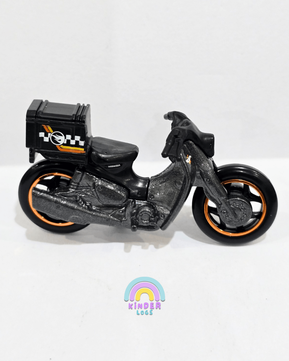 Treasure Hunt Hot Wheels Honda Super Cub Custom (Uncarded) - Kinder Logs