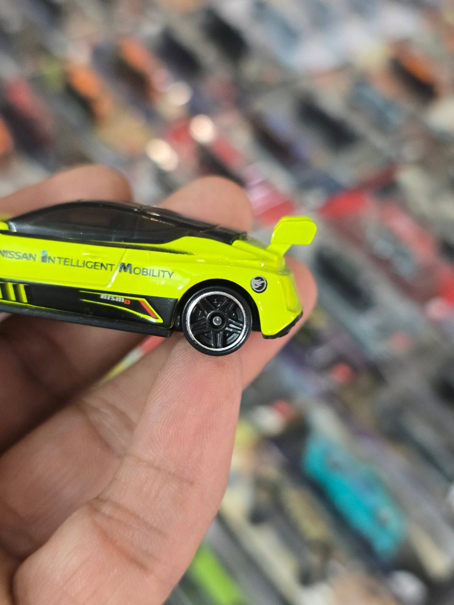 Treasure Hunt Hot Wheels Nissan Leaf Nismo RC 02 (Uncarded) - Kinder Logs
