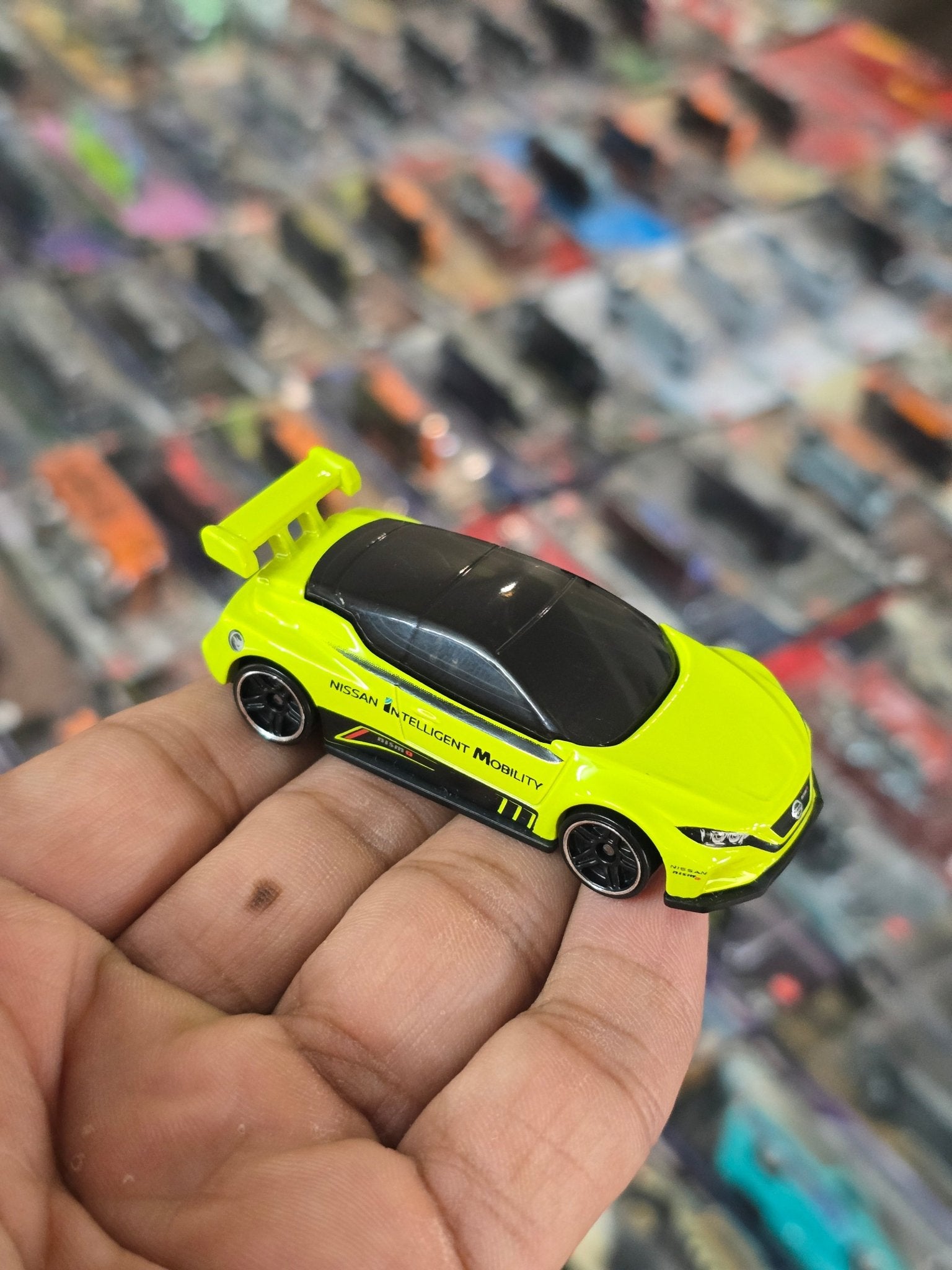 Treasure Hunt Hot Wheels Nissan Leaf Nismo RC 02 (Uncarded) - Kinder Logs