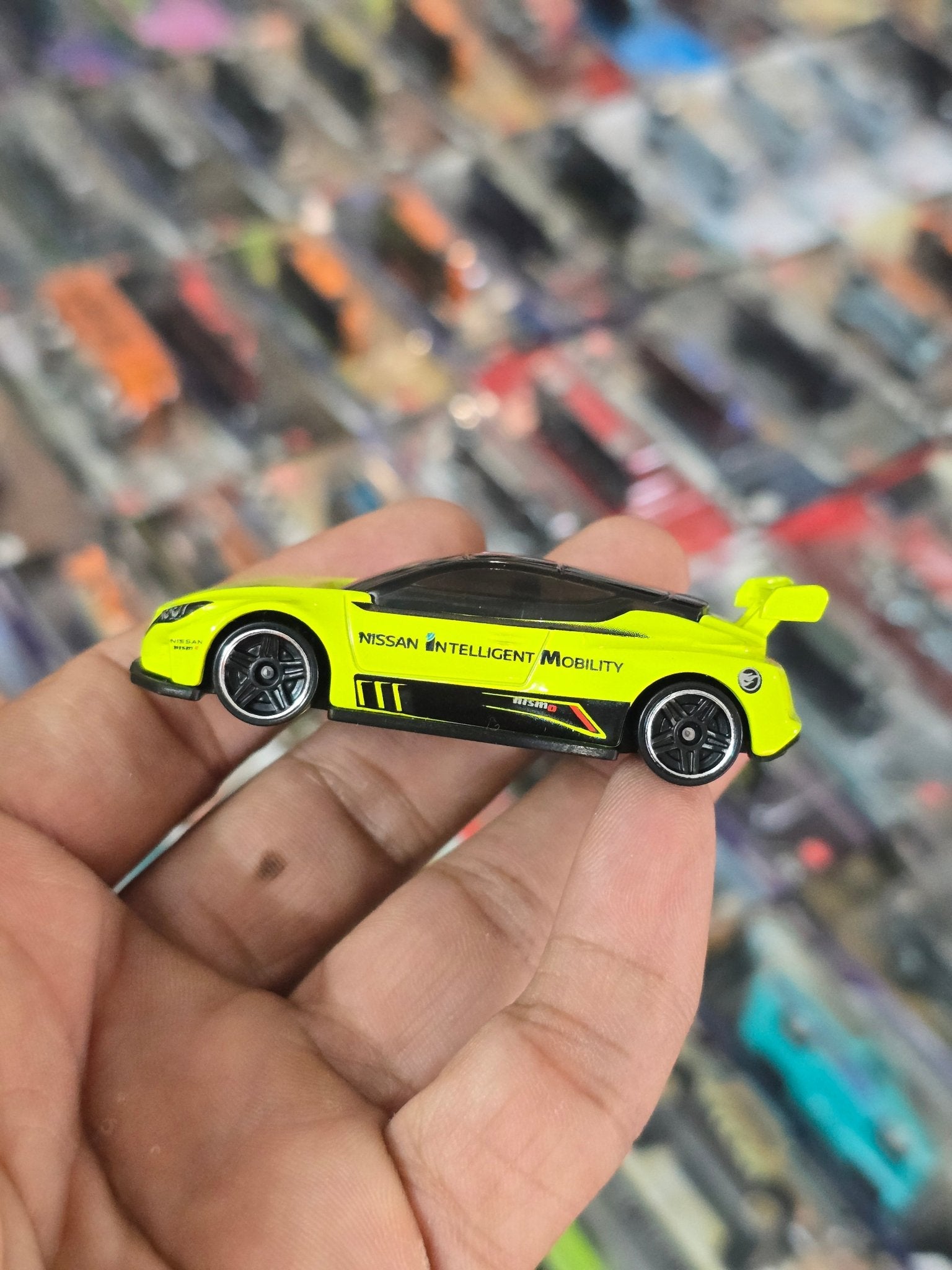 Treasure Hunt Hot Wheels Nissan Leaf Nismo RC 02 (Uncarded) - Kinder Logs