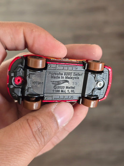 Treasure Hunt Hot Wheels Porsche 928S Safari (Uncarded - New) - Kinder Logs