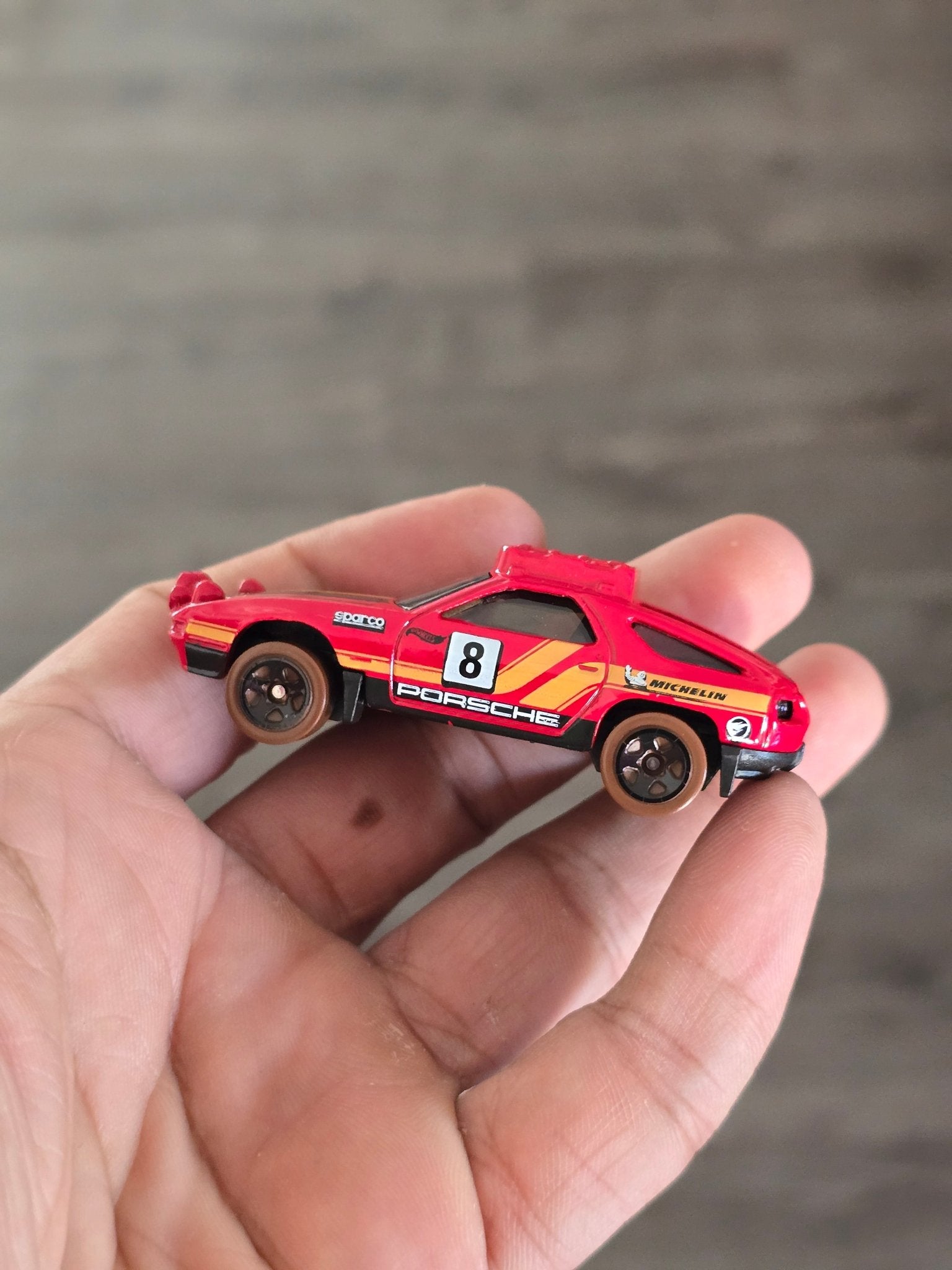 Treasure Hunt Hot Wheels Porsche 928S Safari (Uncarded - New) - Kinder Logs