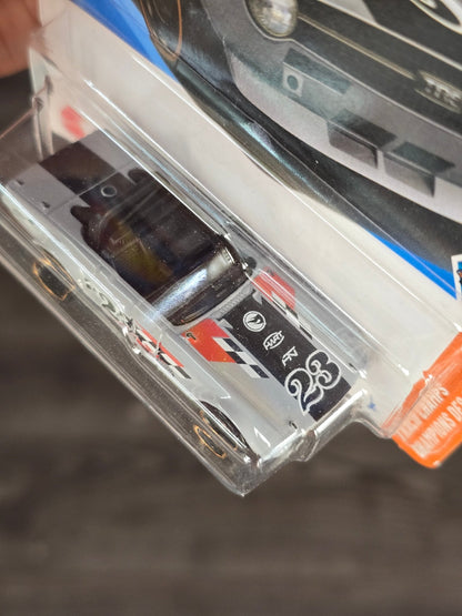 Treasure Hunt Hot Wheels Triumph TR6 (Carded) - Kinder Logs