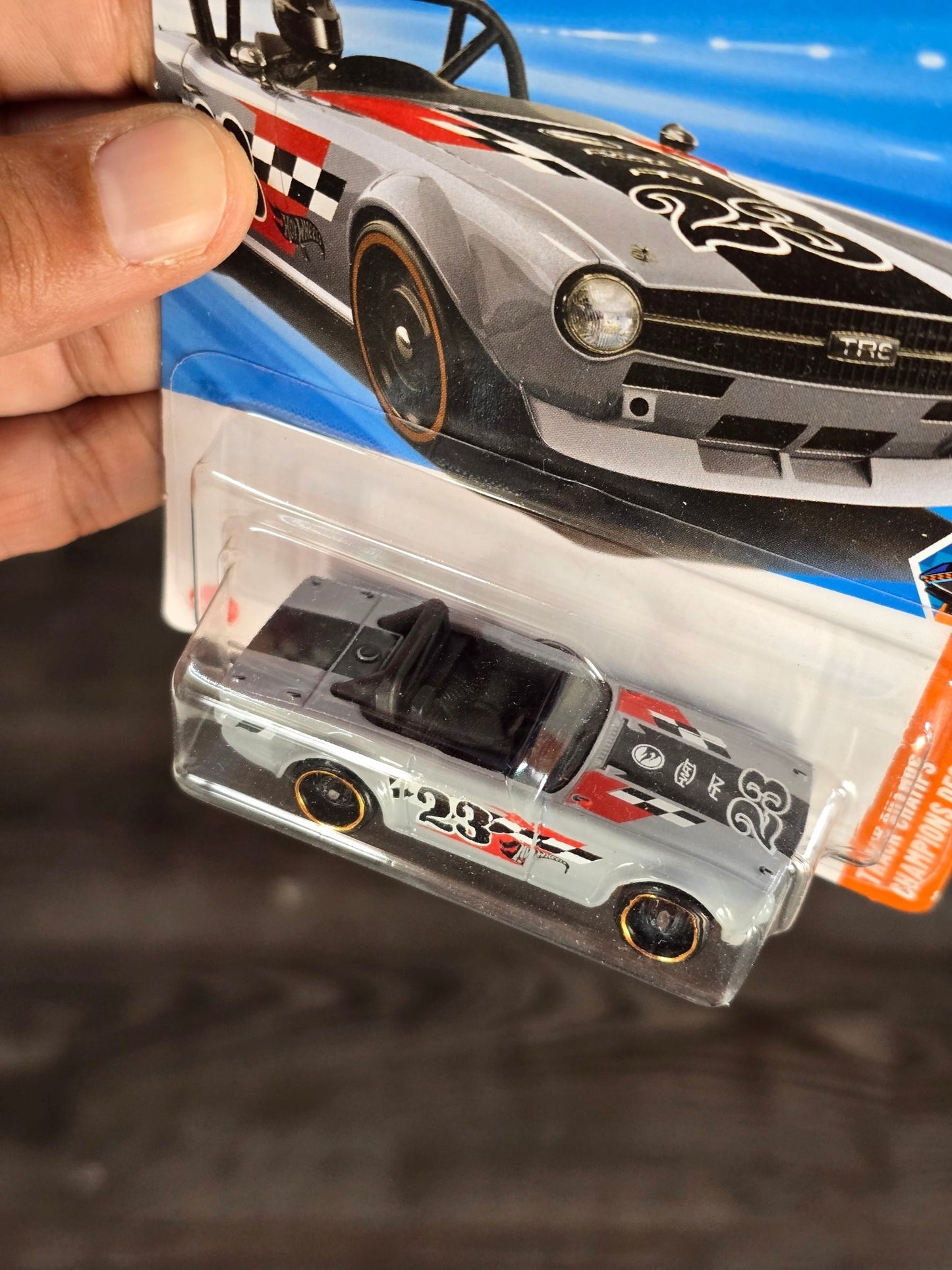 Treasure Hunt Hot Wheels Triumph TR6 (Carded) - Kinder Logs