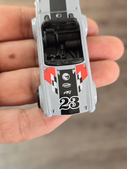 Treasure Hunt Hot Wheels Triumph TR6 (Uncarded - New) - Kinder Logs