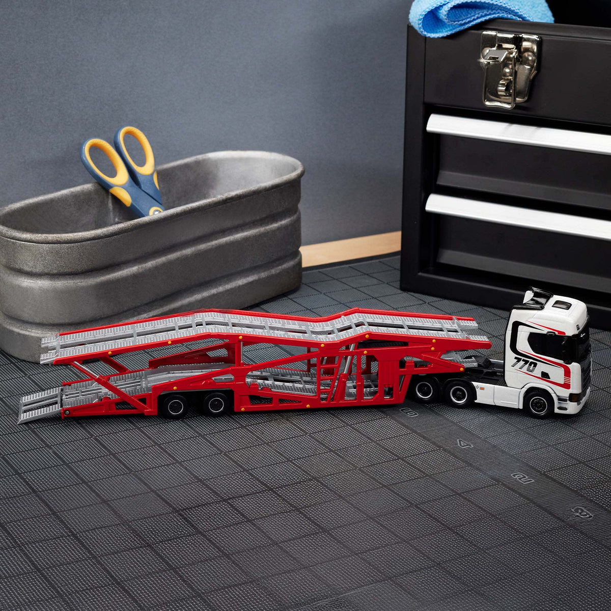 Hot Wheels Elite64 Scania 770 S Trailer Truck